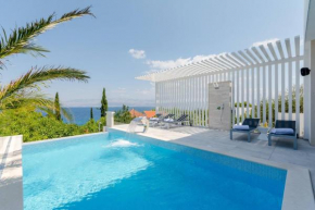 Luxury Villa Pont infinity heated pool